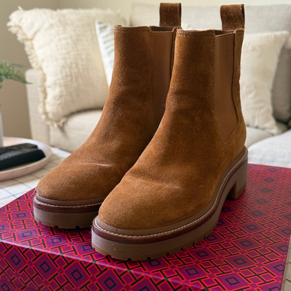 Tory Burch suede nat lug Booties, size 6
